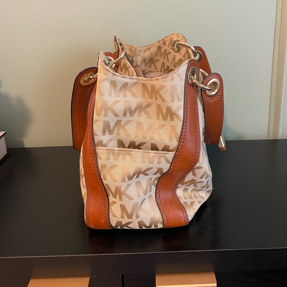 Michael Kors Tan and Brown Ludlow Canvas Logo Bag - Picture 6 of 12